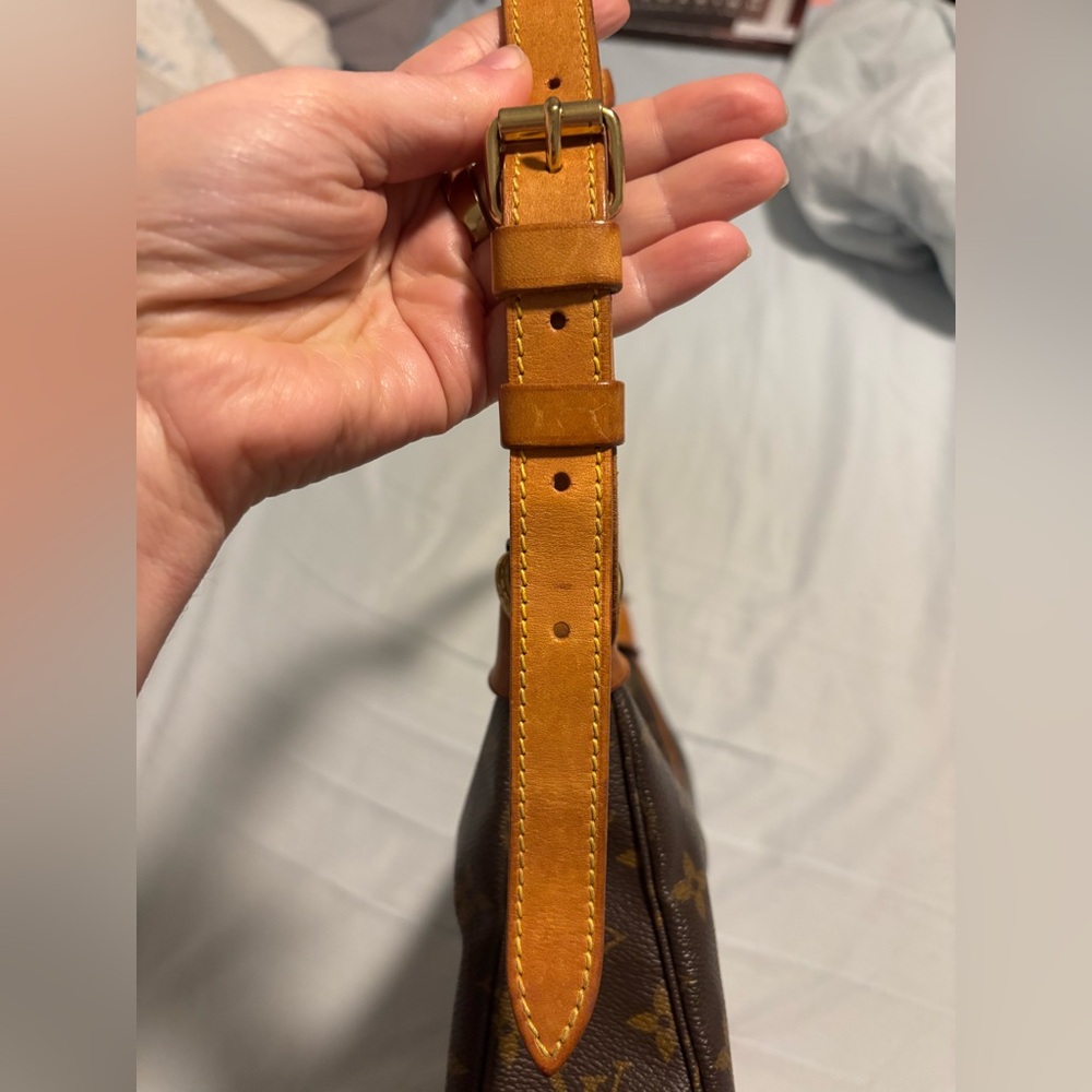 LOUIS VUITTON Monogram Boulogne 30 Shoulder Bag - Picture 9 of 15